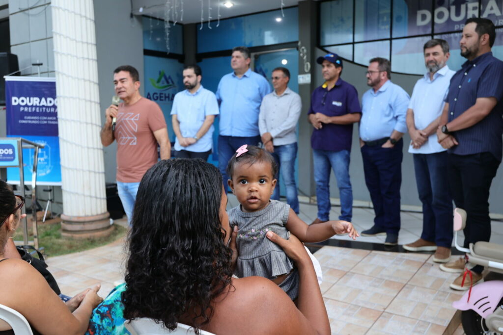 Prefeitura entrega mais 95 títulos e avança na regularização fundiária em Dourados