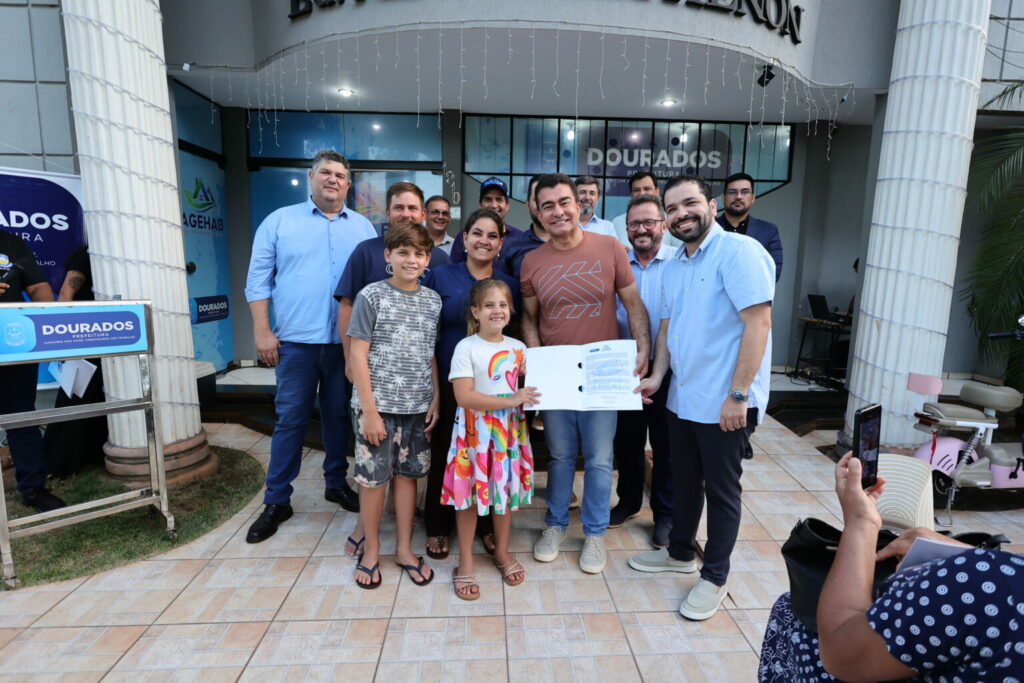 Prefeitura entrega mais 95 títulos e avança na regularização fundiária em Dourados
