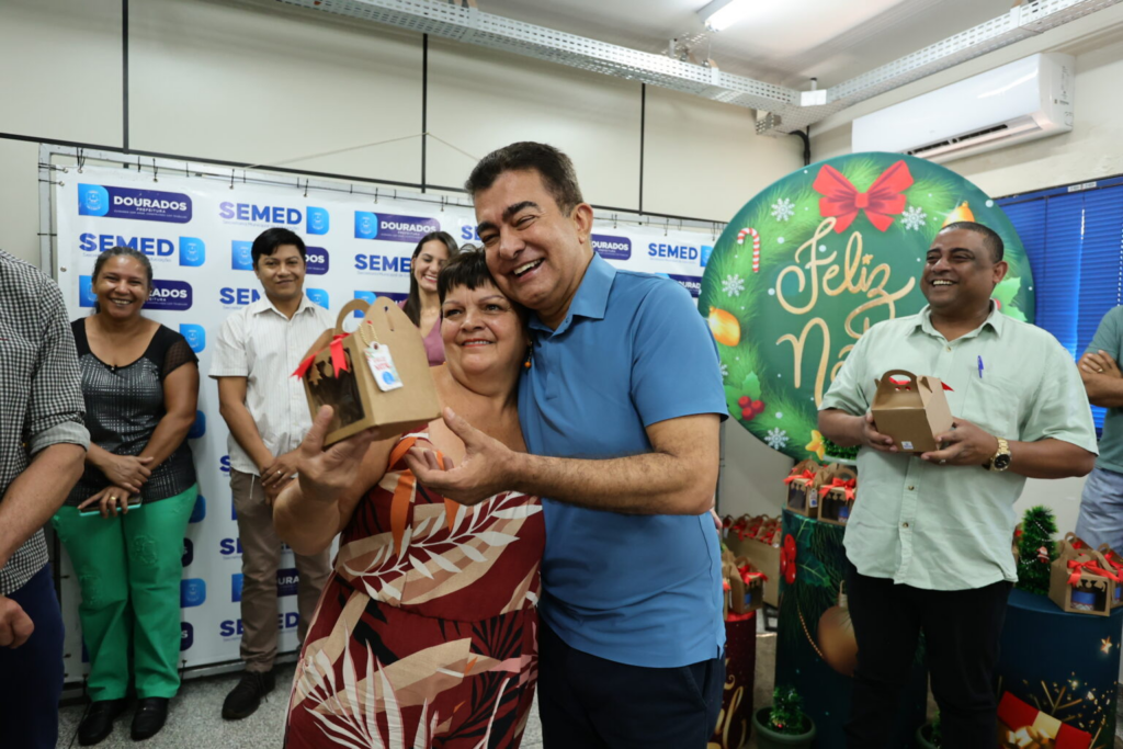 Em reunião com servidores da Educação, prefeito agradece empenho da equipe