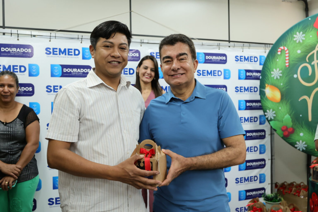 Em reunião com servidores da Educação, prefeito agradece empenho da equipe