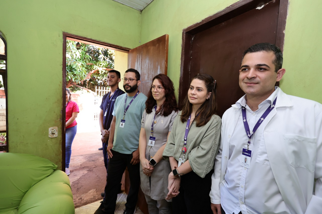 Programa da prefeitura evita que paciente ampute o pé e prefeito celebra recuperação Programa da prefeitura evita que paciente ampute o pé e prefeito celebra recuperação