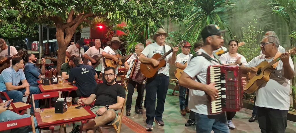 Homenagem a pioneiros marcada por reencontros e muita história relembrada