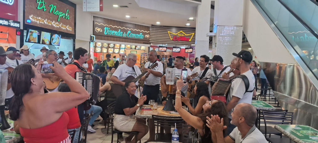 Homenagem a pioneiros marcada por reencontros e muita história relembrada