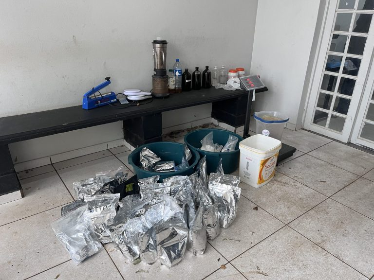 PM apreende 47 kg de cocaína e fecha laboratório do entorpecente em Três Lagoas PM apreende 47 kg de cocaína e fecha laboratório do entorpecente em Três Lagoas