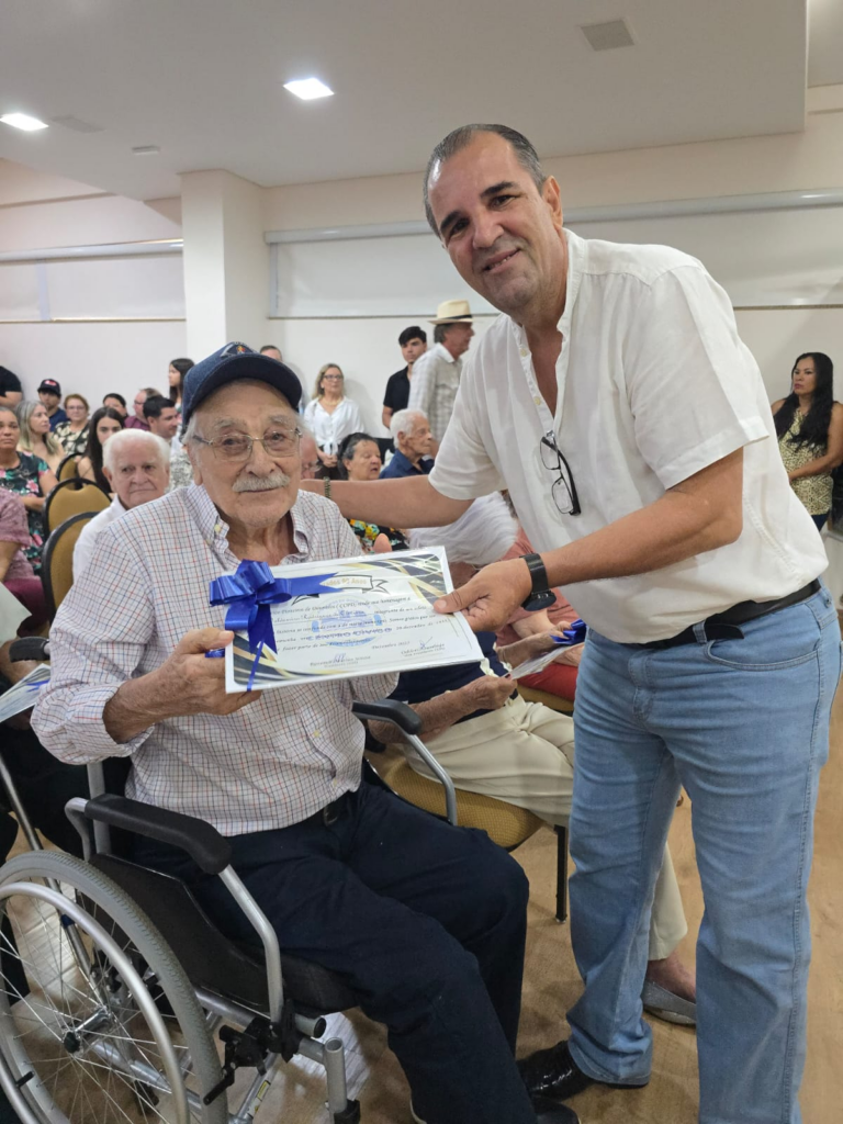Homenagem a pioneiros marcada por reencontros e muita história relembrada