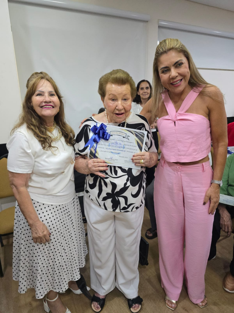 Homenagem a pioneiros marcada por reencontros e muita história relembrada