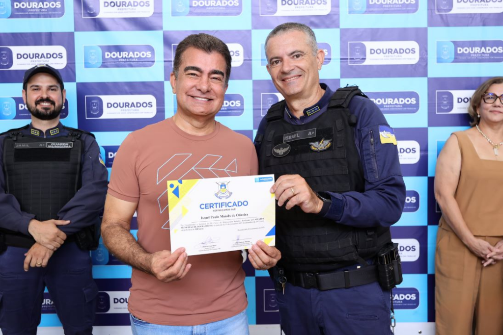 Prefeitura forma agentes de trânsito para atuarem como motociclista batedor