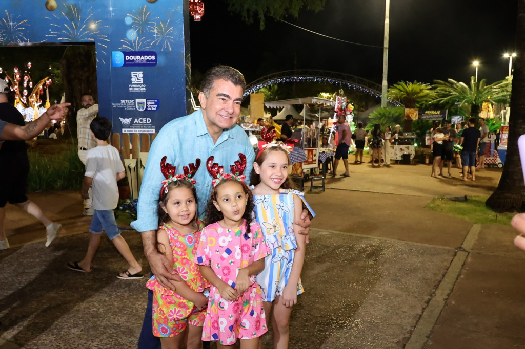 Famílias transformam “Natal Encantado Dourados” em local de confraternização Famílias transformam “Natal Encantado Dourados” em local de confraternização