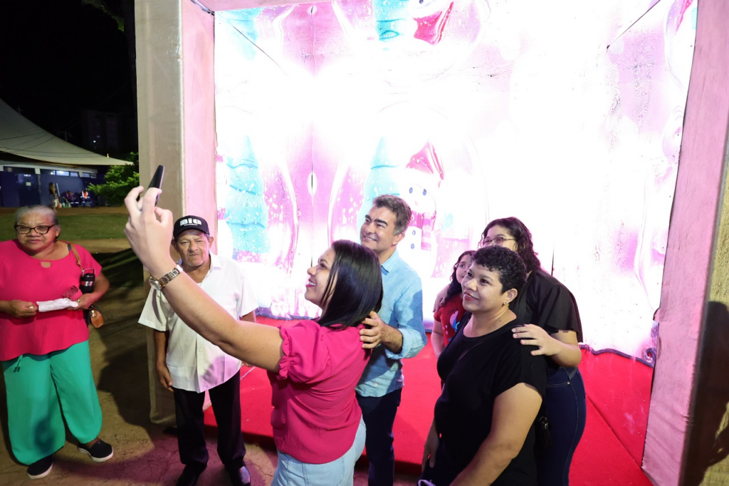 Famílias transformam “Natal Encantado Dourados” em local de confraternização Famílias transformam “Natal Encantado Dourados” em local de confraternização