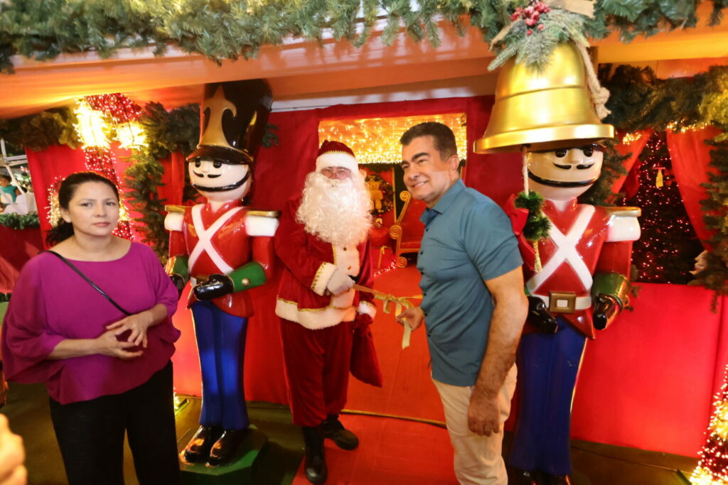 Abertura do ‘Natal Encantado’ atrai multidão e público elogia qualidade da decoração