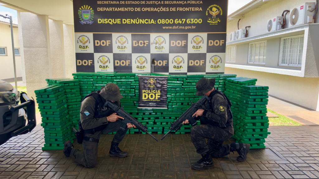 Motorista tenta fugir, capota veículo e é preso pelo DOF com mais de 1 tonelada de drogas