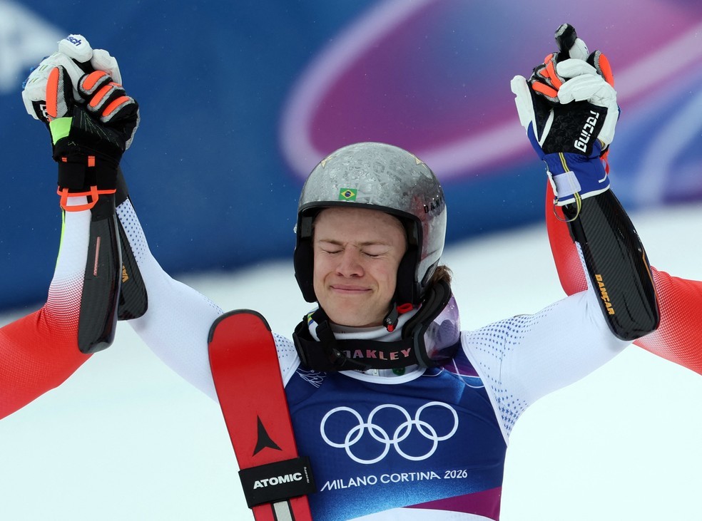 Lucas Pinheiro comemora ouro no slalom gigante nas Olimpíadas de Inverno — Foto: Reuters