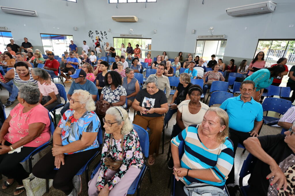 Prefeitura adere ao “Conectando Gerações” para fortalecer laços entre jovens e idosos Prefeitura adere ao “Conectando Gerações” para fortalecer laços entre jovens e idosos