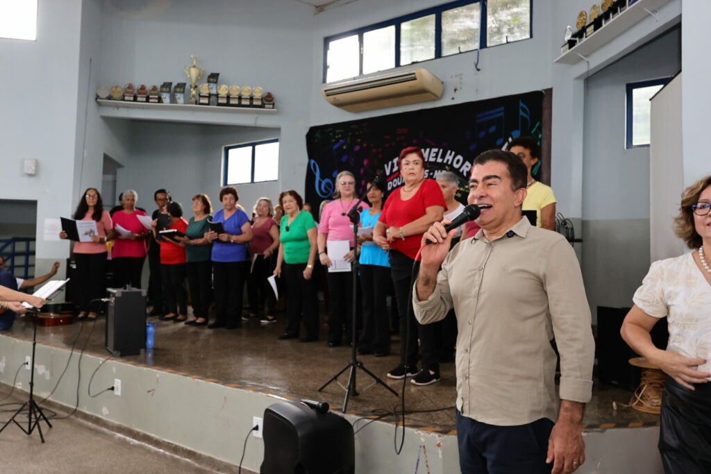 Prefeitura adere ao “Conectando Gerações” para fortalecer laços entre jovens e idosos Prefeitura adere ao “Conectando Gerações” para fortalecer laços entre jovens e idosos