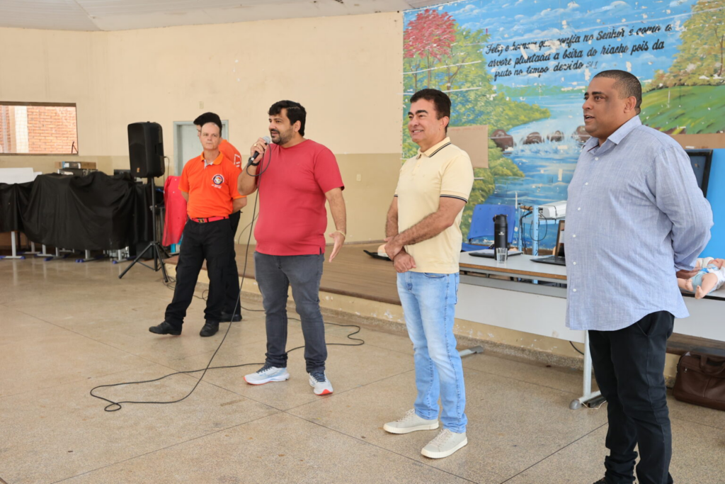 Prefeitura entrega caixa d’água da Escola Loide Bonfim e prefeito destaca Educação