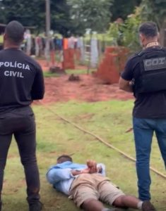 Condenado a mais de 15 anos por homicídio é preso pela Polícia Civil após agredir e atear fogo na casa da esposa