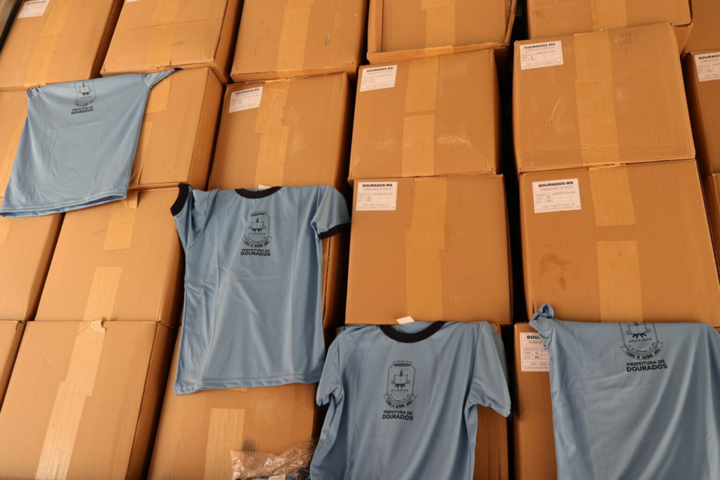 Prefeitura vai entregar uniformes e kits escolares no primeiro dia de aula da Rede Municipal 