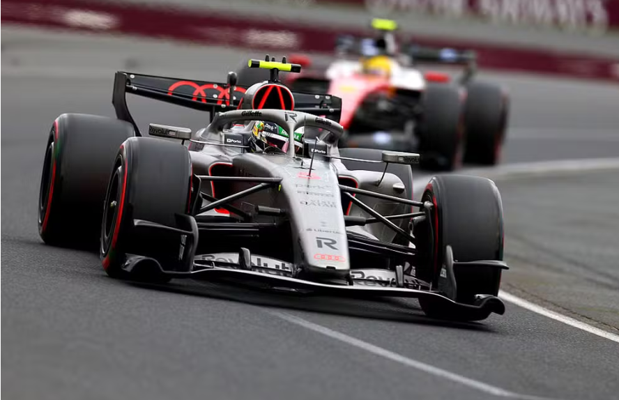 Fórmula 1: George Russell faz a pole; Bortoleto larga em 10º