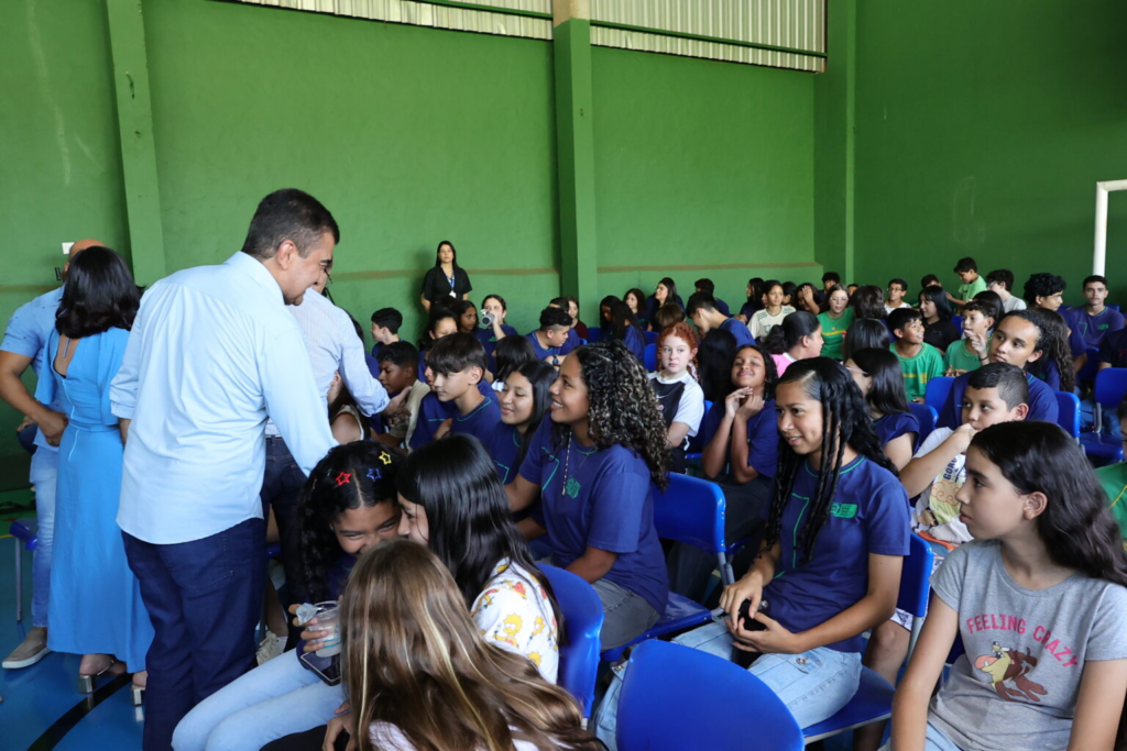 Prefeitura inicia obras de asfalto no Jardim Pelicano após 35 anos de espera Prefeitura inicia obras de asfalto no Jardim Pelicano após 35 anos de espera