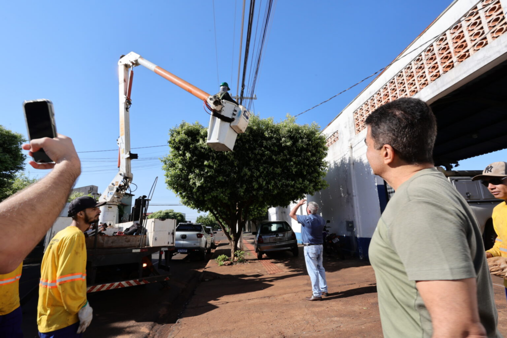 Prefeitura inicia limpeza de terrenos baldios após descumprimento de notificações 