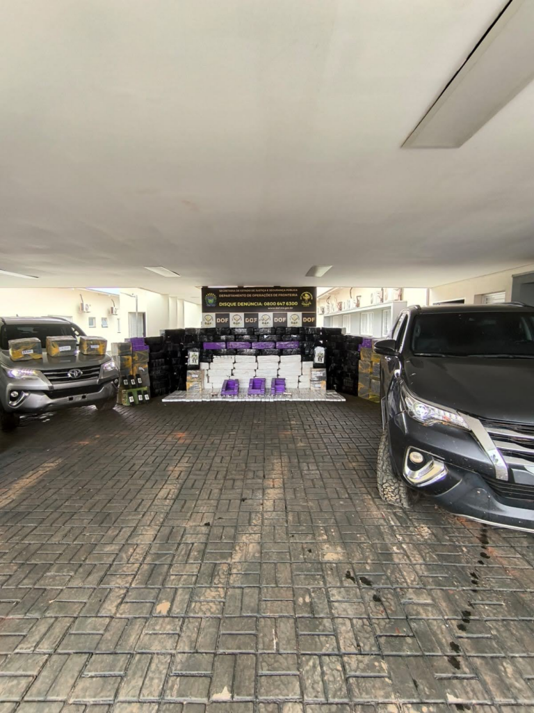 Defron deflagra operação após apreensão de quase 4 toneladas de drogas pelo DOF em Caarapó Defron deflagra operação após apreensão de quase 4 toneladas de drogas pelo DOF em Caarapó