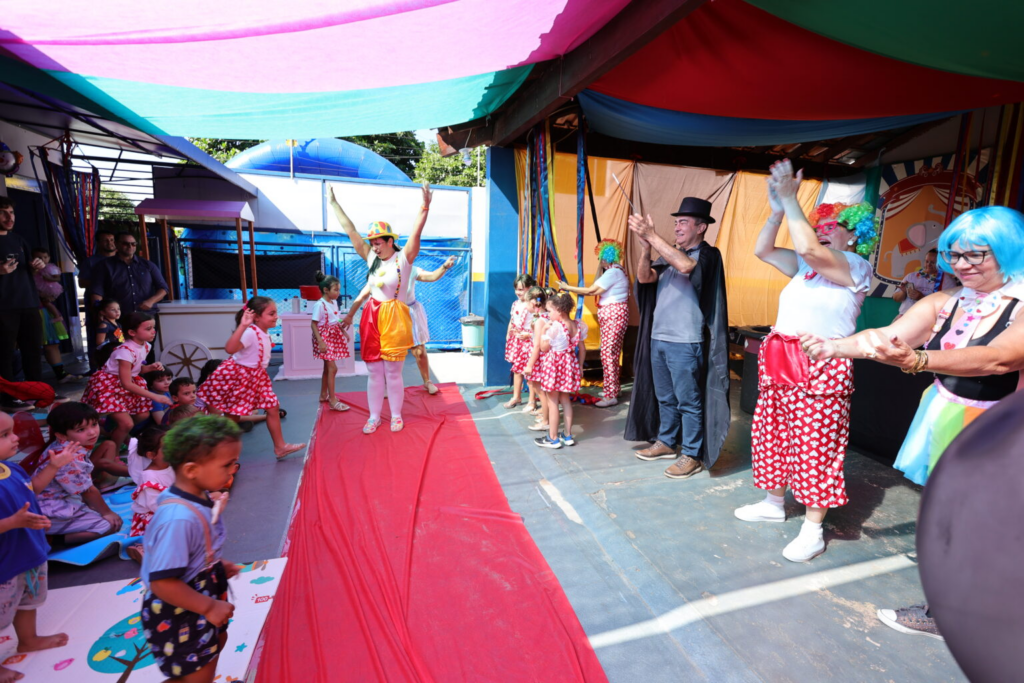 Prefeitura leva alegria ao Ceim Professor Guilherme para celebrar Dia do Circo