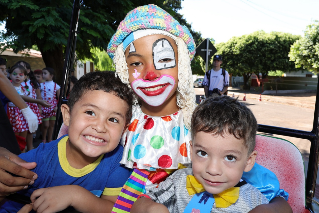 Prefeitura leva alegria ao Ceim Professor Guilherme para celebrar Dia do Circo