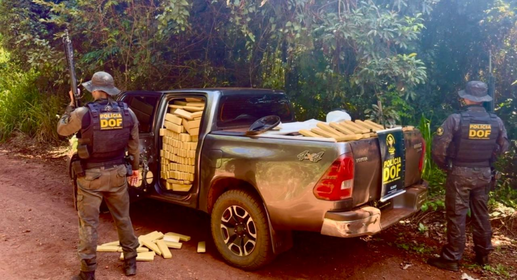 DOF apreende mais de duas toneladas de maconha em caminhonete furtada