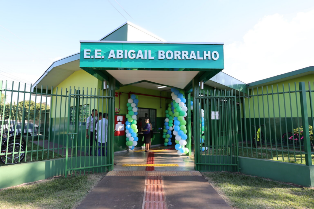 Prefeitura inicia obras de asfalto no Jardim Pelicano após 35 anos de espera Prefeitura inicia obras de asfalto no Jardim Pelicano após 35 anos de espera