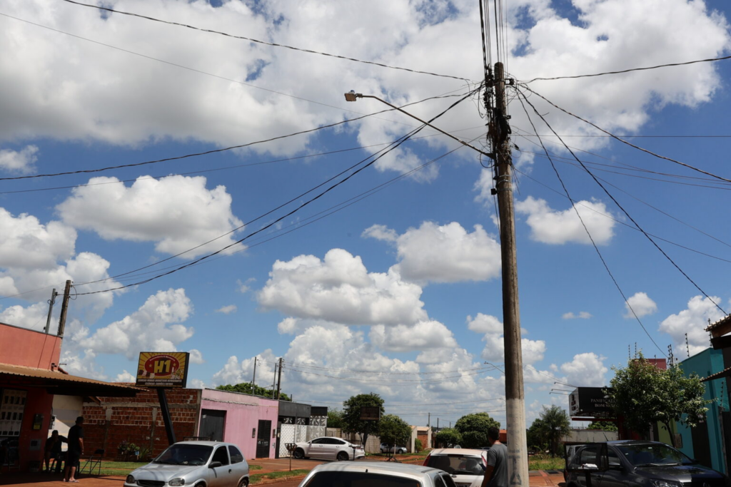 Prefeitura avança com nova iluminação de LED e moradores comemoram “noite que virou dia” Prefeitura avança com nova iluminação de LED e moradores comemoram “noite que virou dia”