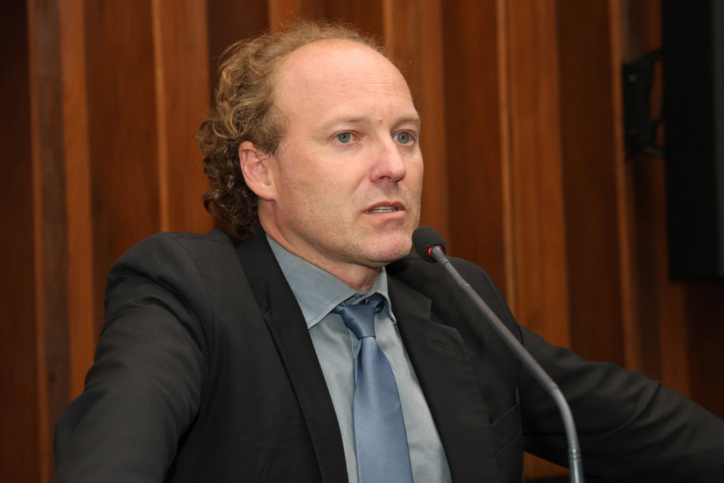 Audiência pública expõe avanço da hidrovia Paraguai–Paraná e alerta para risco ambiental no Pantanal