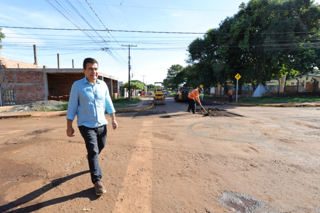 Prefeitura intensifica recuperação asfáltica e avança em quatro bairros de Dourados