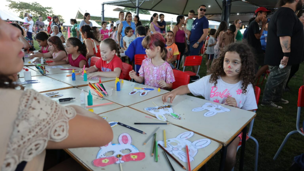 Recreação infantil impulsiona público e reforça caráter familiar da Festa da Páscoa em Dourados