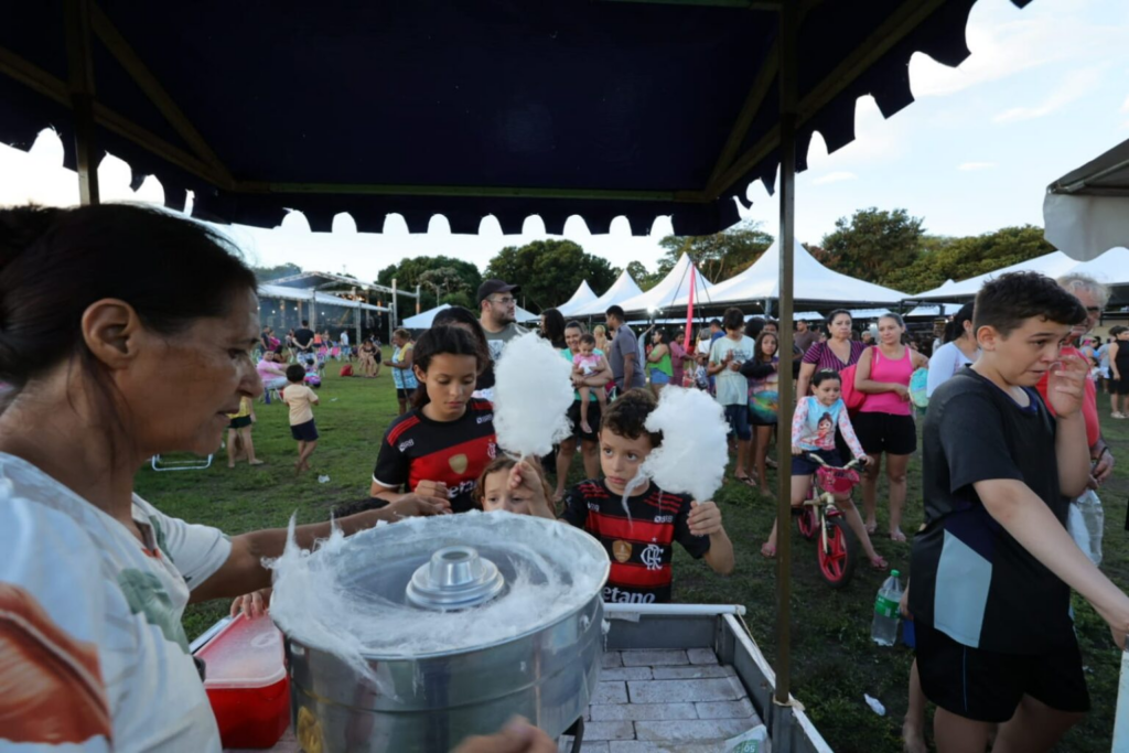 Recreação infantil impulsiona público e reforça caráter familiar da Festa da Páscoa em Dourados