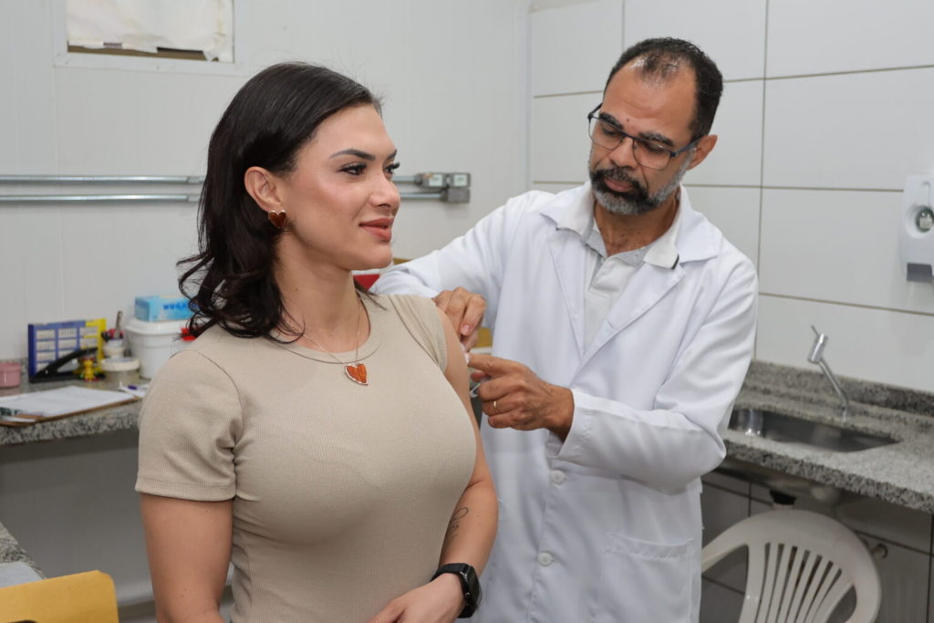 Prefeitura inicia vacinação contra a Chikungunya e reforça ações para conter epidemia 