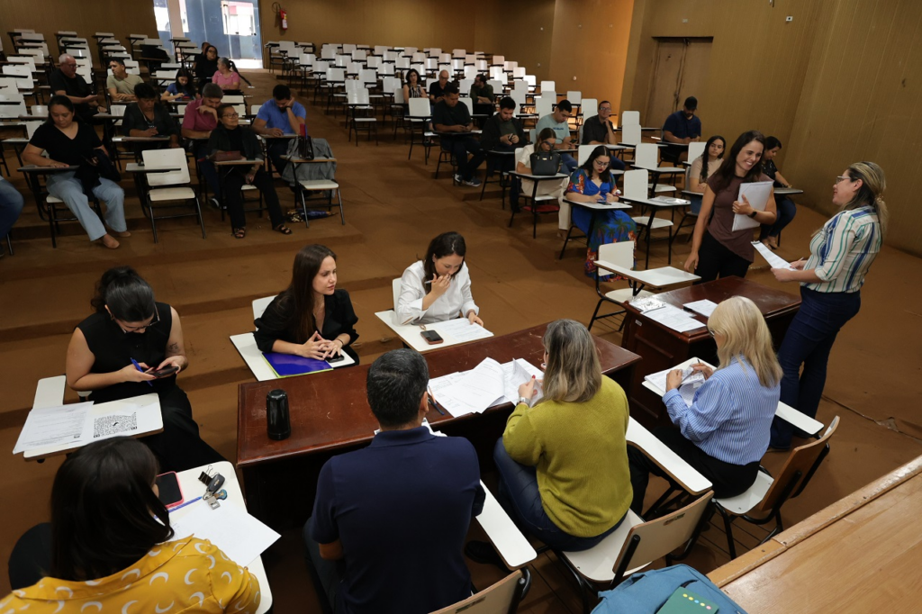 Prefeitura empossa profissionais e amplia estrutura da saúde e serviços públicos