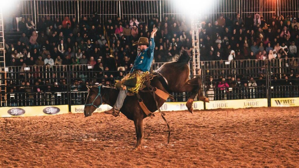 Rodeio termina com arena completamente lotada e definição dos campeões