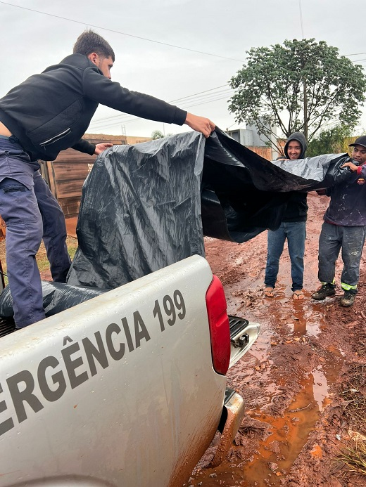 Prefeitura atua com rapidez após fortes chuvas e realiza remoção de árvores