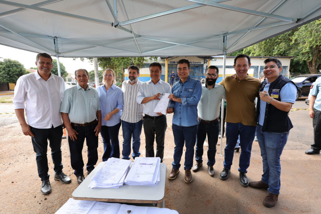 Prefeitura inicia recapeamento de 3 quilômetros nas ruas Clóvis Cerzósimo de Souza e Iguassu Prefeitura inicia recapeamento de 3 quilômetros nas ruas Clóvis Cerzósimo de Souza e Iguassu