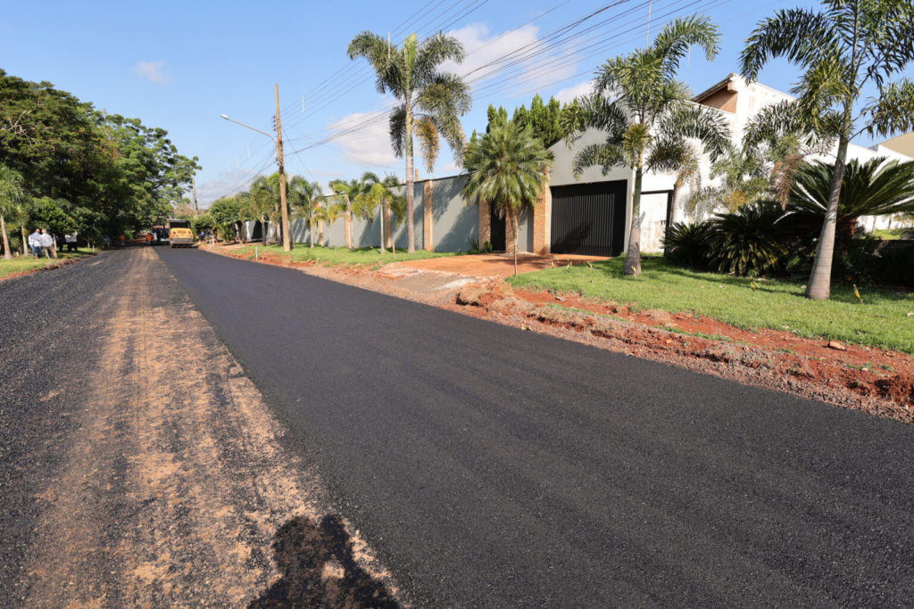 Prefeitura começa pavimentação das últimas ruas sem asfalto no Parque Alvorada Prefeitura começa pavimentação das últimas ruas sem asfalto no Parque Alvorada