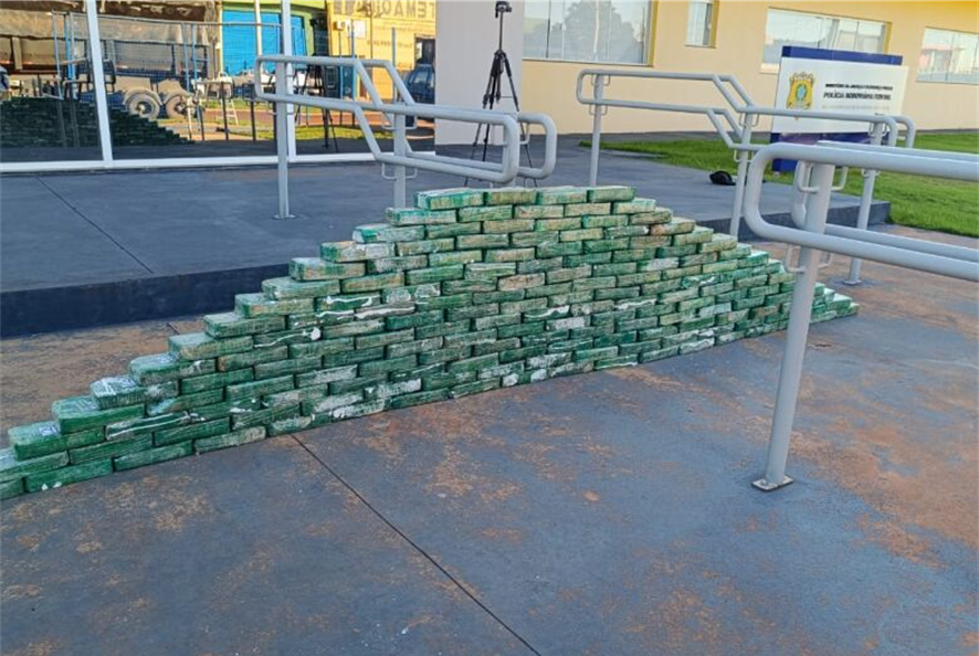 PRF apreende 320 quilos de cocaína que iriam para Paranaguá