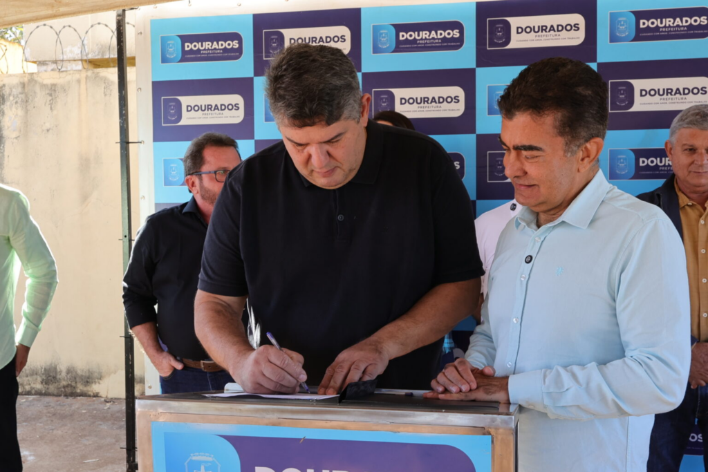 Prefeitura incia 1ª etapa das obras de reconstrução do asfalto do BNH 4º Plano Prefeitura incia 1ª etapa das obras de reconstrução do asfalto do BNH 4º Plano