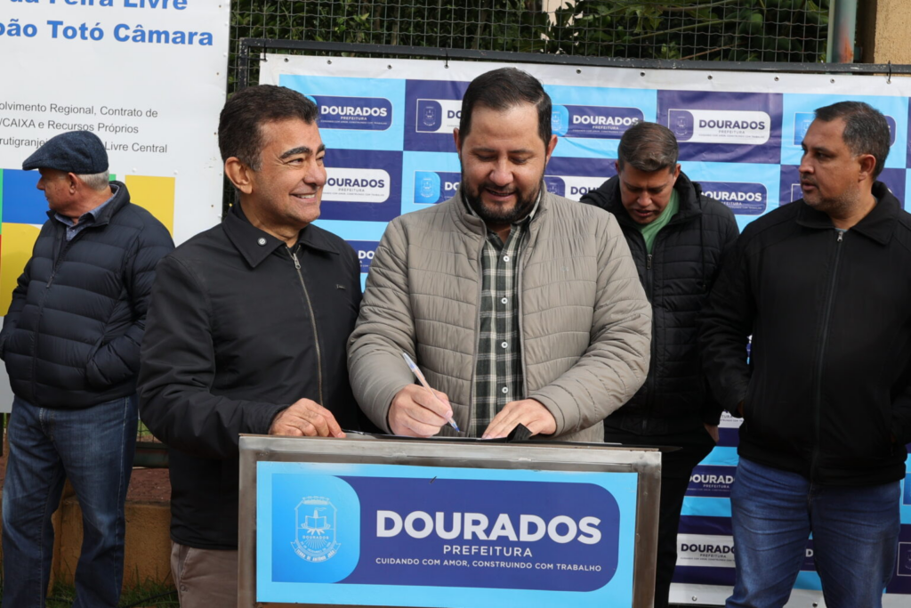 Prefeitura retoma obras do setor hortifrutigranjeiro da Feira Central de Dourados Prefeitura retoma obras do setor hortifrutigranjeiro da Feira Central de Dourados