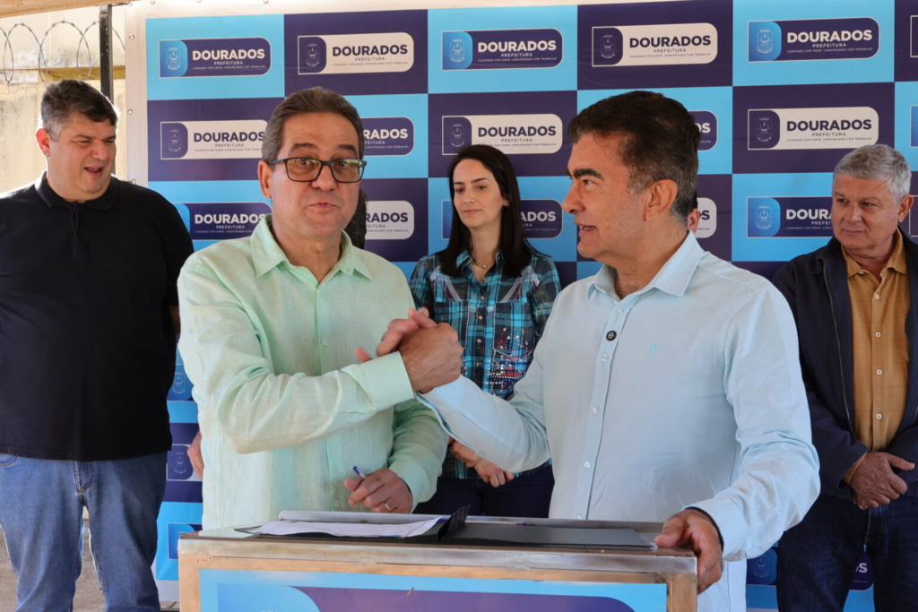 Prefeitura incia 1ª etapa das obras de reconstrução do asfalto do BNH 4º Plano Prefeitura incia 1ª etapa das obras de reconstrução do asfalto do BNH 4º Plano