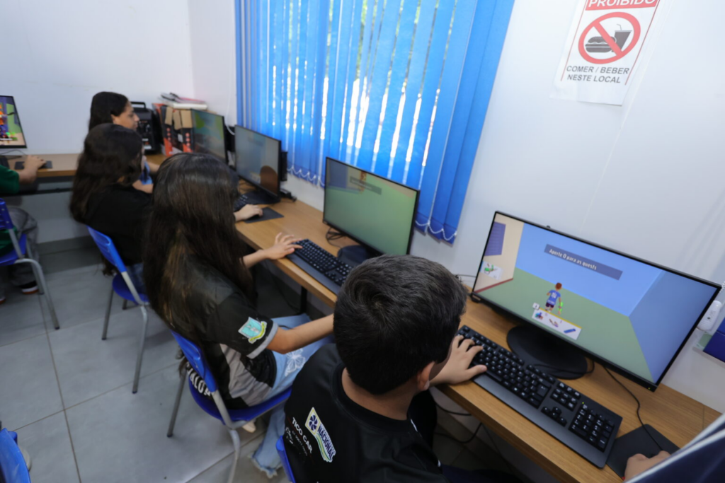 Prefeitura apresenta aos alunos da Reme jogo digital para reforçar combate à dengue