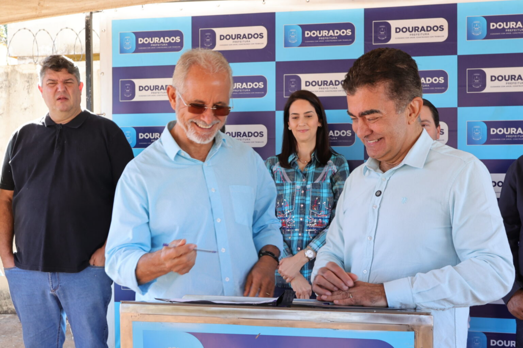 Prefeitura incia 1ª etapa das obras de reconstrução do asfalto do BNH 4º Plano Prefeitura incia 1ª etapa das obras de reconstrução do asfalto do BNH 4º Plano