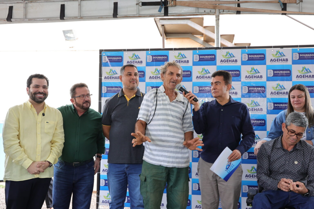 Prefeitura garante escritura, reforma de moradias e energia regular para famílias do Vida Nova Porã