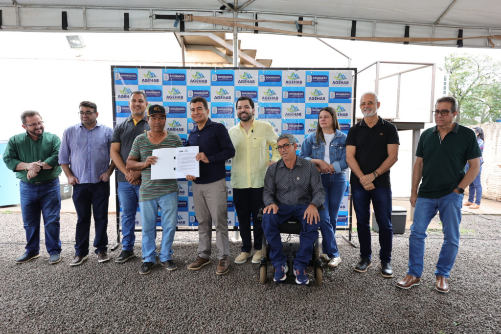 Prefeitura garante escritura, reforma de moradias e energia regular para famílias do Vida Nova Porã