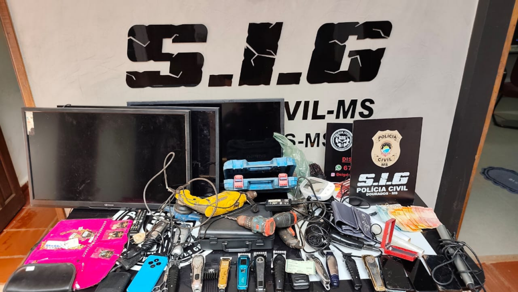 Polícia prende “Ligeirinho” e desarticula boca de fumo Polícia prende “Ligeirinho” e desarticula boca de fumo