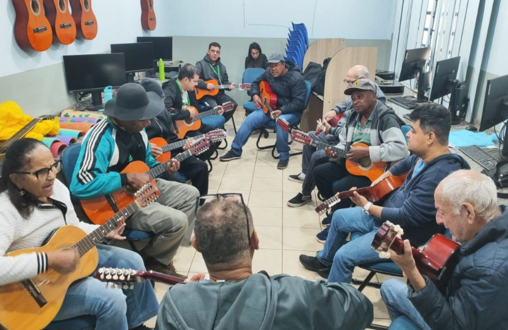 Prefeitura fortalece atendimento à pessoa idosa com atividades de convivência e bem-estar Prefeitura fortalece atendimento à pessoa idosa com atividades de convivência e bem-estar